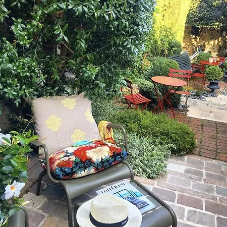 La Cour Sainte Catherine Demeure De Charme Bed & Breakfast